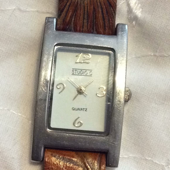 💕 Studio C genuine leather sunflowers watch - Picture 6 of 13